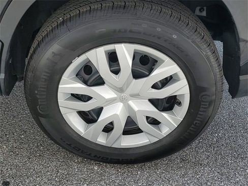 Used 2022 Toyota Corolla Cross L image 31