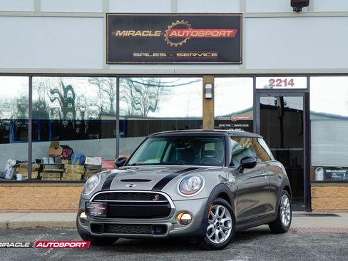 Used 2017 MINI Cooper S w/ Cold Weather Package image 1