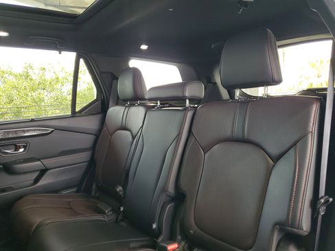 Used 2025 Honda Pilot Black Edition image 8