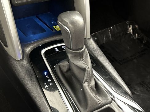 Used 2022 Toyota Corolla Cross XLE w/ Convenience Package image 17