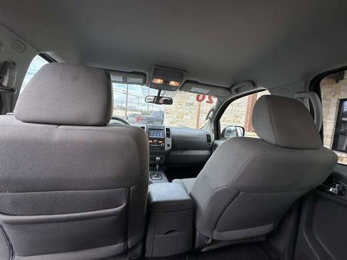 Used 2020 Nissan Frontier SV image 7