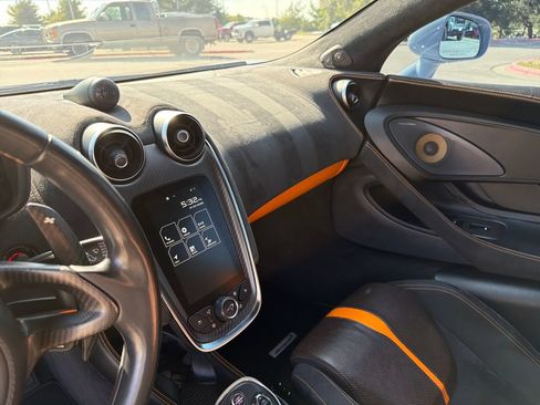 Used 2018 McLaren 570S Spider RWD image 25