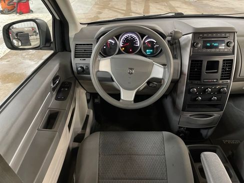 Used 2010 Dodge Grand Caravan SE image 14