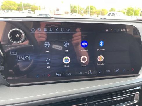 New 2025 Chevrolet Traverse LT w/ Sun and Wheel Package image 13