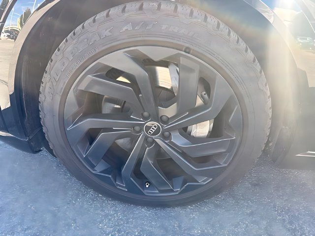 Used 2024 Audi Q8 e-tron Premium Plus w/ Premium Plus Package AWD/4WD image 17