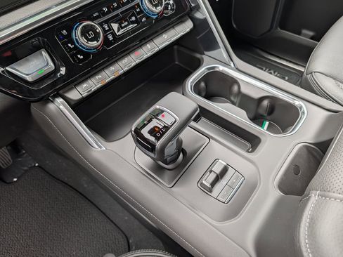 New 2026 GMC Sierra 1500 Denali w/ LPO, Black Badging Package AWD/4WD image 16
