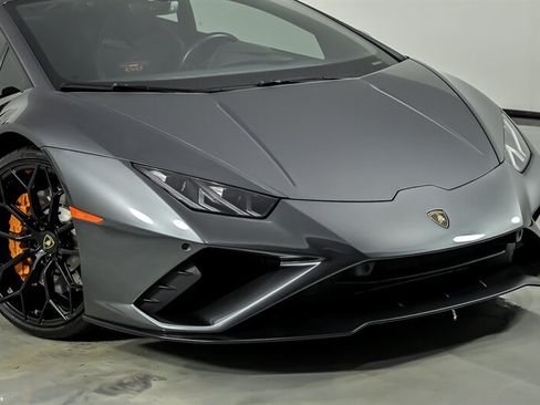 Used 2020 Lamborghini Huracan EVO RWD image 3