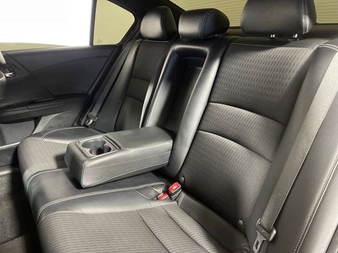 Used 2017 Honda Accord Sport image 30