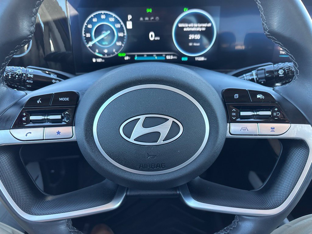 Certified 2025 Hyundai Elantra Limited FWD image 21