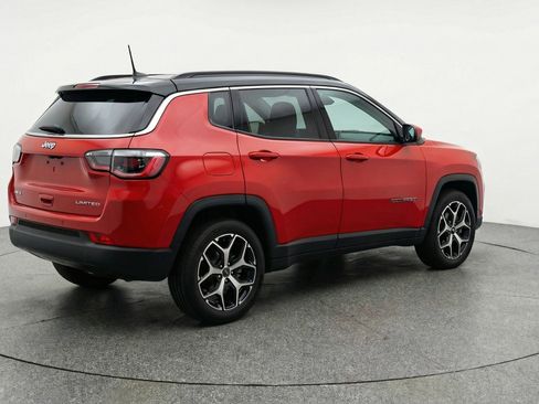 Used 2025 Jeep Compass Limited image 9