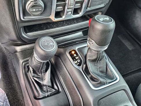 Used 2025 Jeep Wrangler Unlimited Sahara AWD/4WD image 27