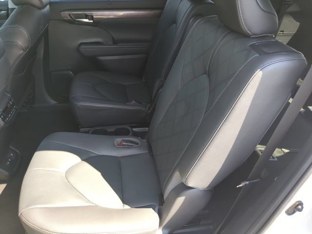 Used 2020 Toyota Highlander Platinum FWD image 20