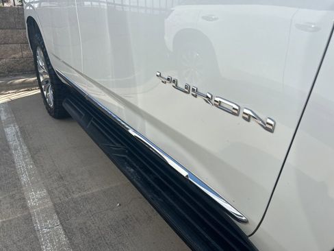 Used 2023 GMC Yukon SLT w/ SLT Premium Package image 15