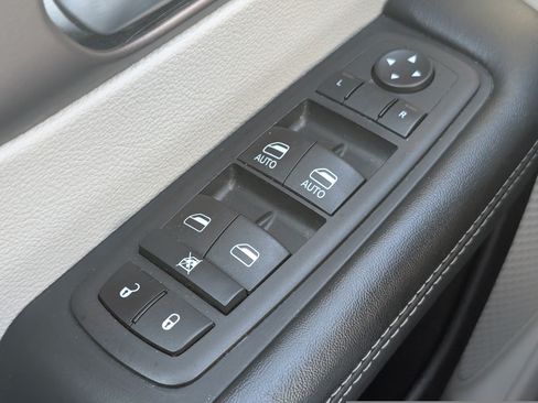 Used 2023 Chrysler Voyager LX FWD image 14