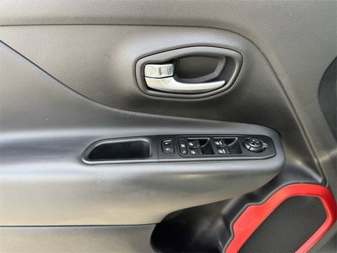 Used 2021 Jeep Renegade Trailhawk w/ Trailer Tow Group image 12