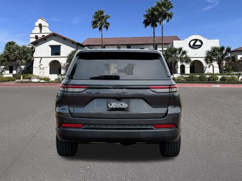 Used 2023 Jeep Grand Cherokee Altitude RWD image 3