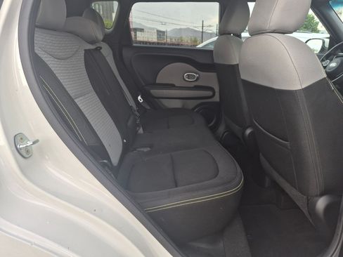 Used 2016 Kia Soul + FWD image 27