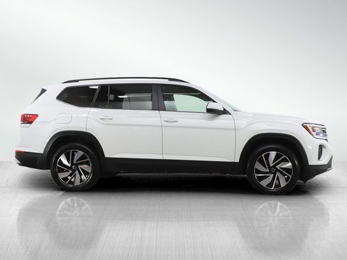 Used 2025 Volkswagen Atlas SE AWD/4WD image 7