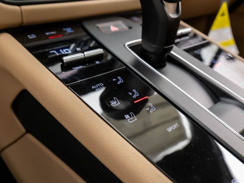 Certified 2026 Porsche Macan AWD/4WD image 25