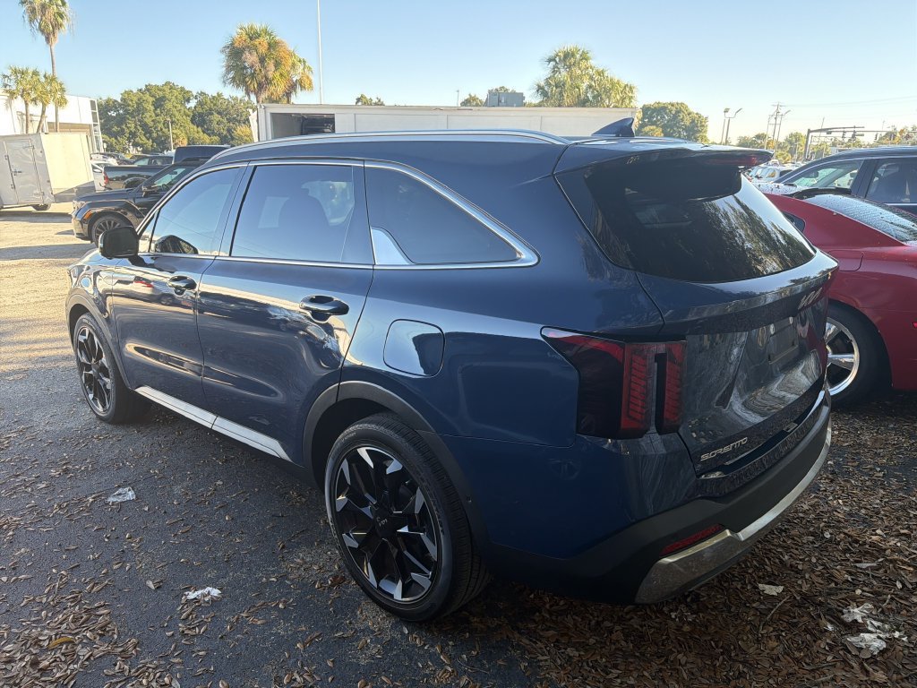 Certified 2024 Kia Sorento SX FWD image 7