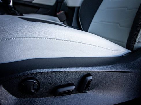 New 2026 Volkswagen Taos SE FWD image 29