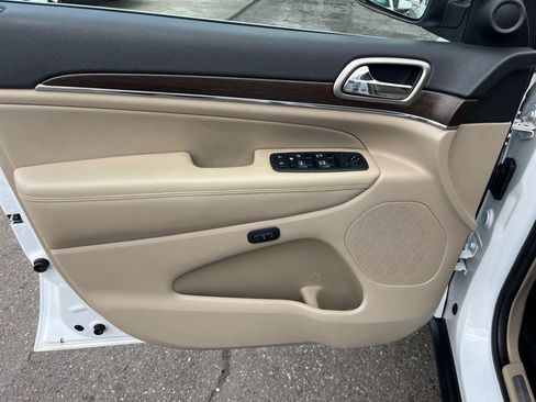Used 2015 Jeep Grand Cherokee Limited AWD/4WD image 9