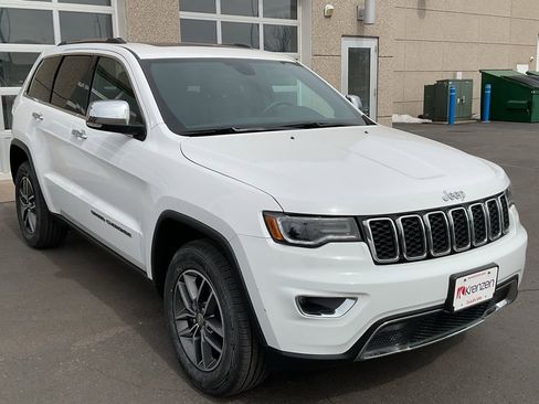 Used 2018 Jeep Grand Cherokee Limited w/ Luxury Group II image 3