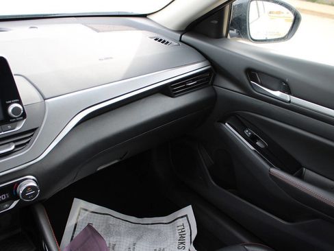 Used 2024 Nissan Altima 2.5 SR image 17