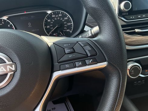 Used 2025 Nissan Altima 2.5 SV FWD image 35