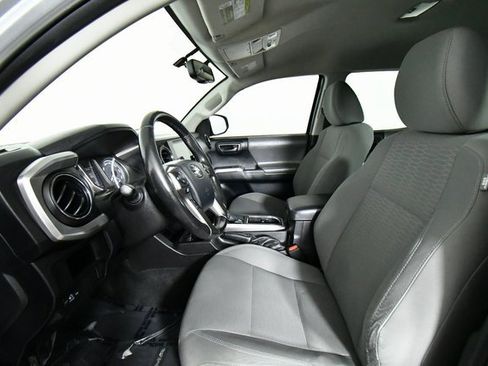 Used 2016 Toyota Tacoma Tacoma Double Cab image 5