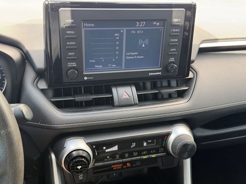 Used 2020 Toyota RAV4 LE FWD image 20