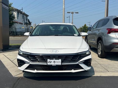 Certified 2025 Hyundai Elantra SEL FWD image 4