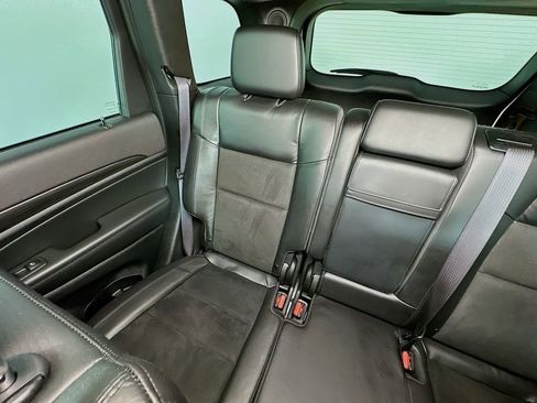 Used 2022 Jeep Grand Cherokee Laredo X AWD/4WD image 12