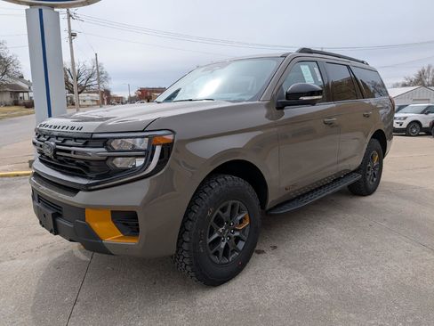 New 2026 Ford Expedition Tremor image 2