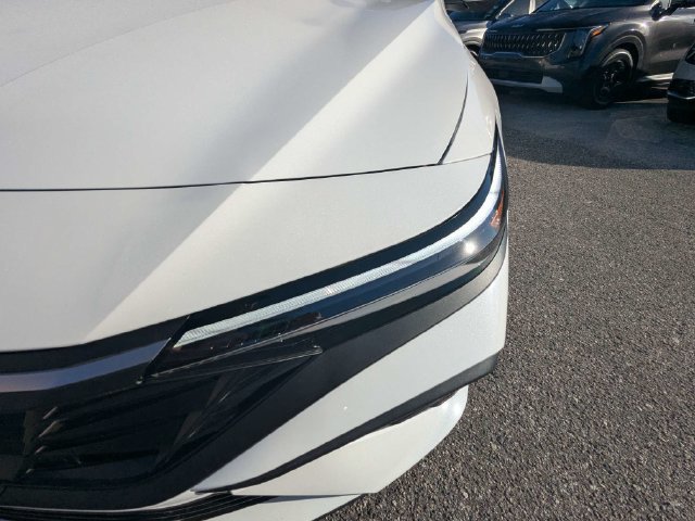 Used 2026 Hyundai Elantra SE FWD image 10