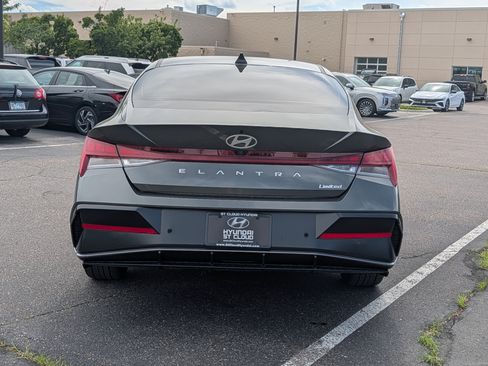 Certified 2024 Hyundai Elantra Limited FWD image 4