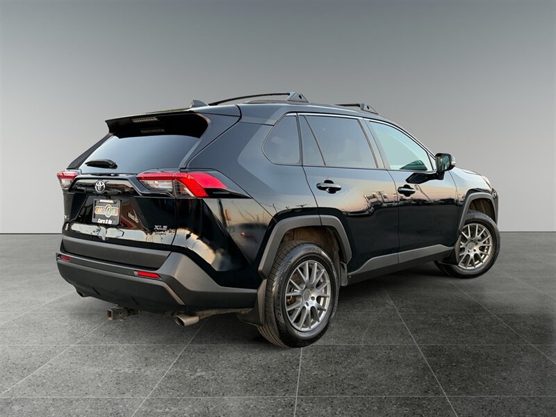 Used 2020 Toyota RAV4 XLE w/ XLE Grade Weather Package AWD/4WD image 6
