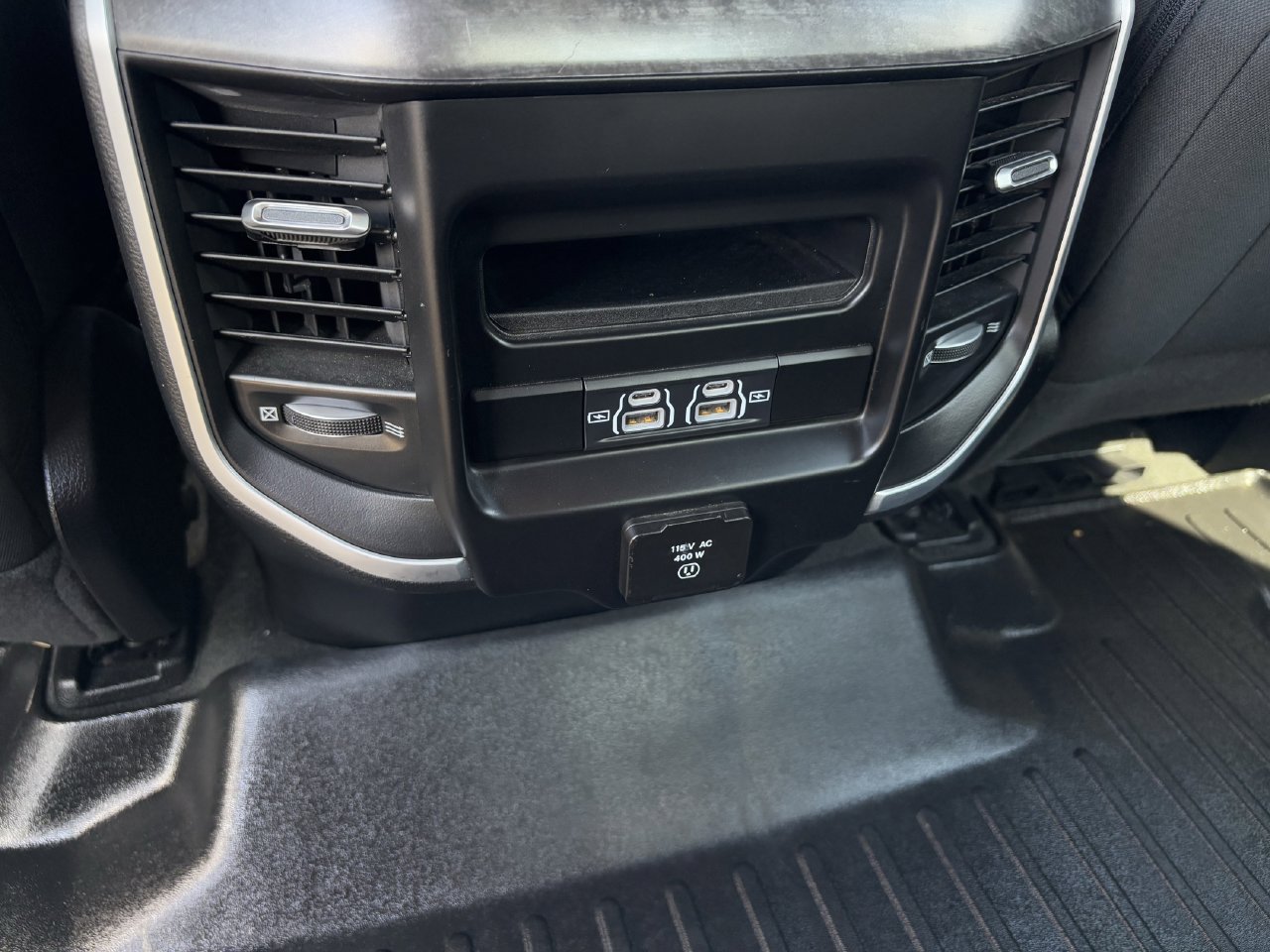 Used 2021 RAM 1500 2WD Crew Cab image 23
