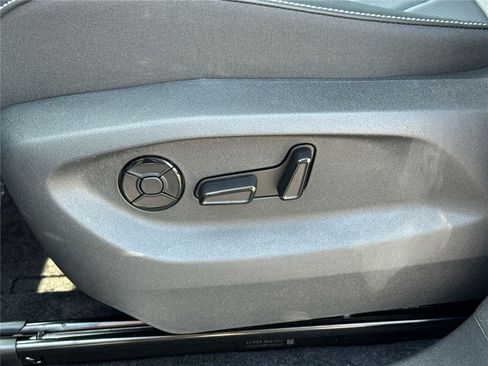 New 2026 Volkswagen Tiguan SE AWD/4WD image 11