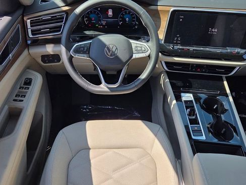 New 2026 Volkswagen Atlas SE image 7