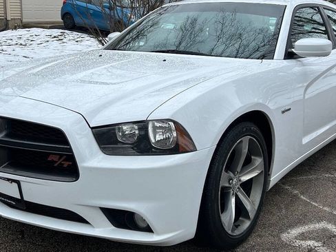 Used 2014 Dodge Charger SXT image 2