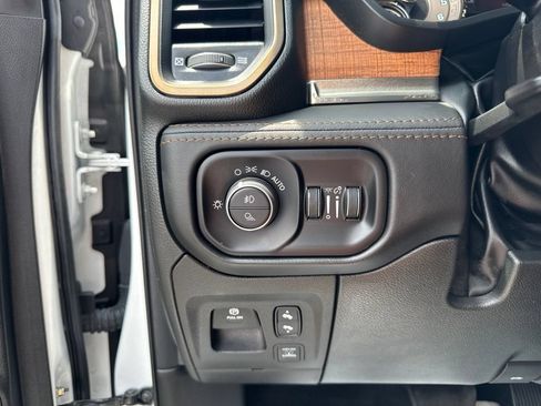 Used 2022 RAM 1500 Limited AWD/4WD image 11