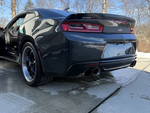 Used 2018 Chevrolet Camaro SS RWD image 15