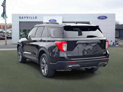 Used 2022 Ford Explorer XLT w/ Equipment Group 202A AWD/4WD image 4