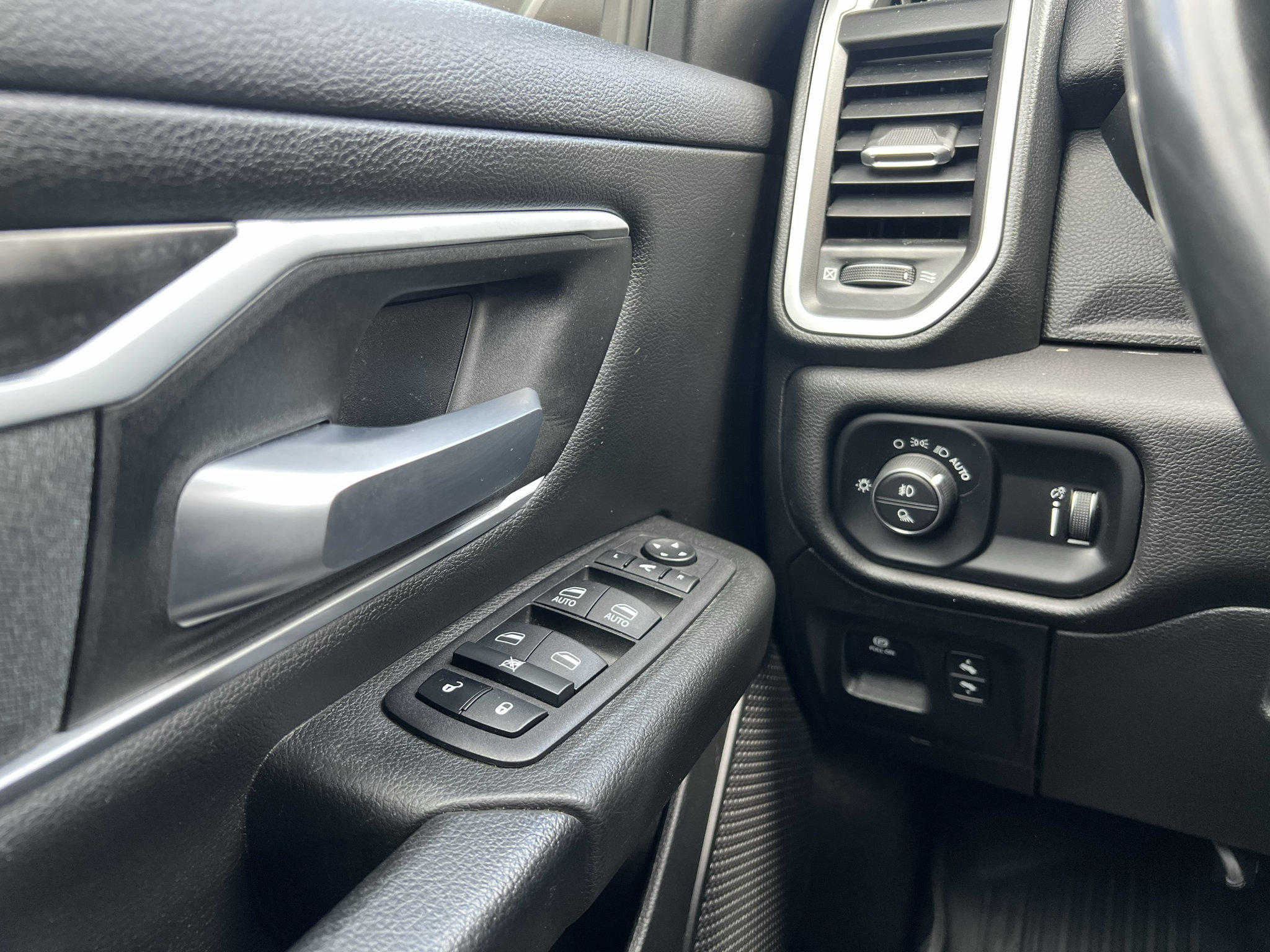 Used 2023 RAM 1500 Big Horn AWD/4WD image 22