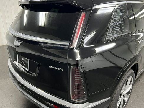 New 2026 Cadillac Vistiq Luxury w/ LPO, Floor Liner Package image 12