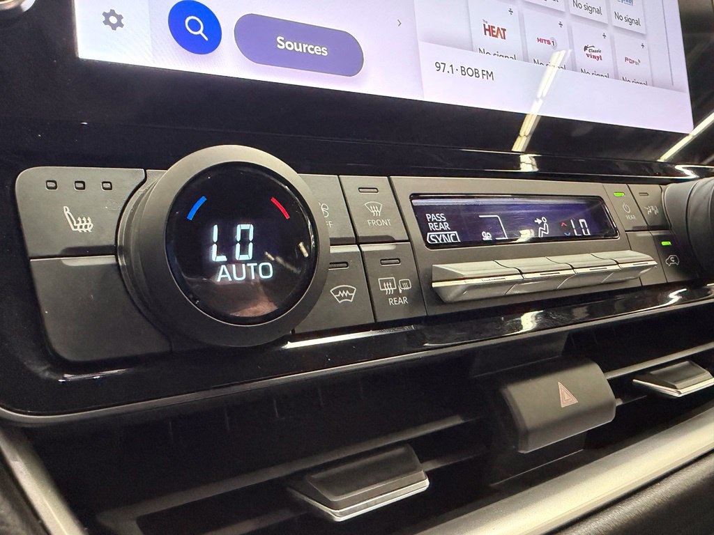 Used 2025 Toyota Grand Highlander AWD image 31