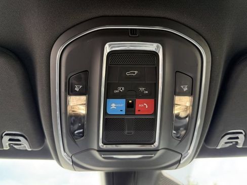 Used 2024 Jeep Wagoneer Series III AWD/4WD image 22