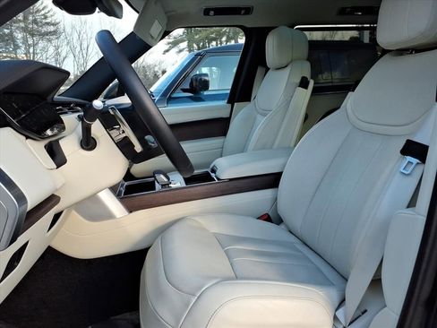 Used 2025 Land Rover Range Rover Long Wheelbase SE image 16