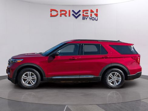 Used 2022 Ford Explorer XLT RWD image 3